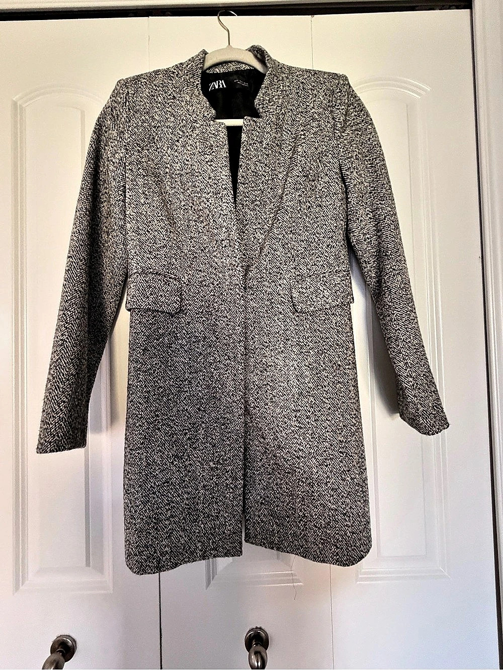 Zara Houndstooth Long Coat in Gray & Black Like New size small